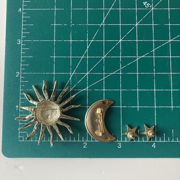 Vintage Gold Tone Celestial Brooch Earrings Lot Sun Crescent Moon Star READ DESC - Picture 5 of 16